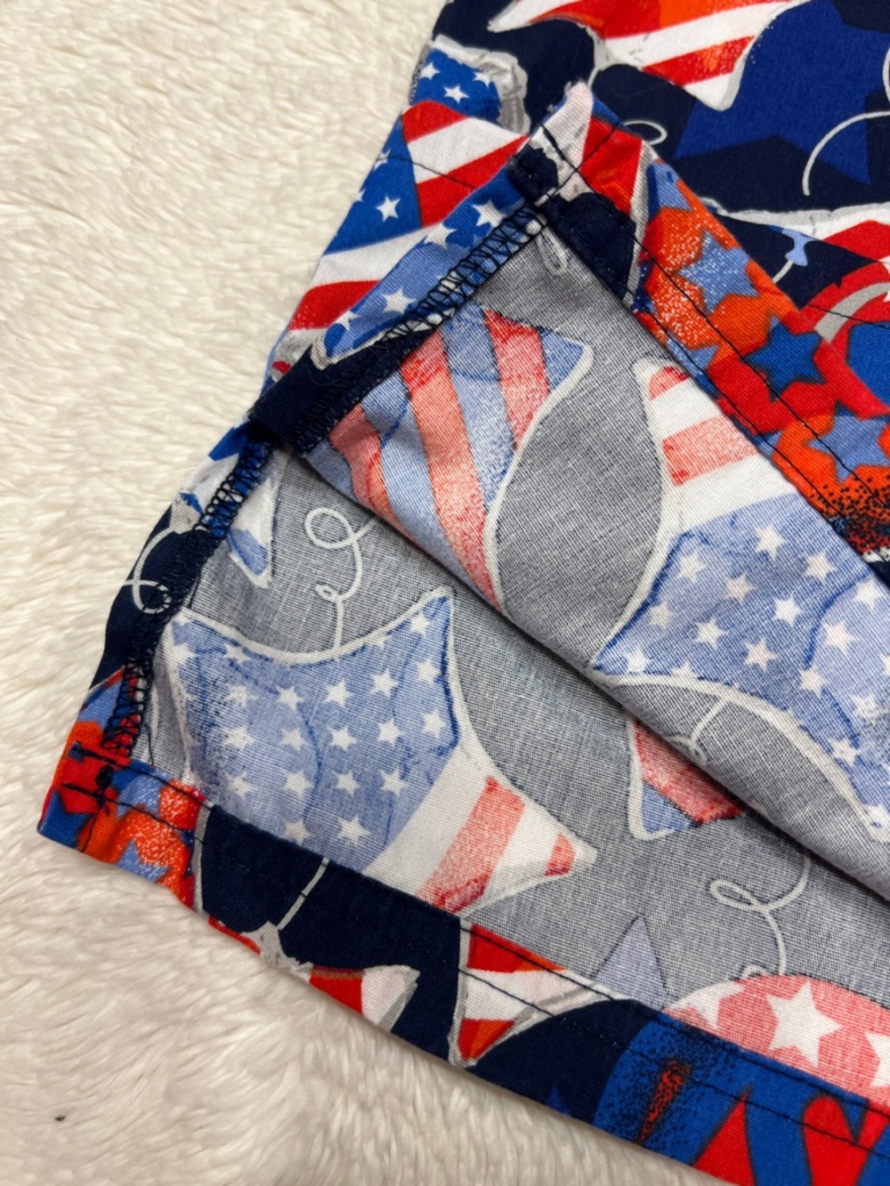 Butter-Soft Originals USA Patriotic Women's 2 pocket Printed Scrub Top small - Picture 4 of 8